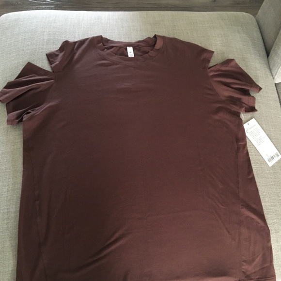 Lululemon Cut Out T-Shirt - Picture 2 of 4